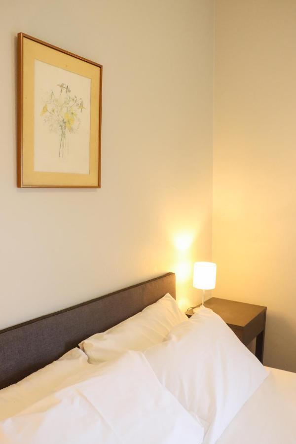 Tates Hotel Windsor Buitenkant foto